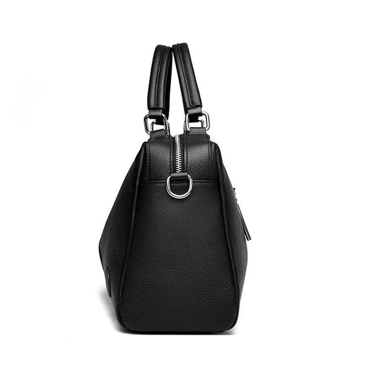 A Spacious And Sophisticated Handbag